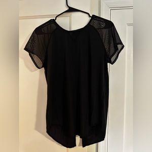 Lululemon workout top - mesh with option to tie up the back